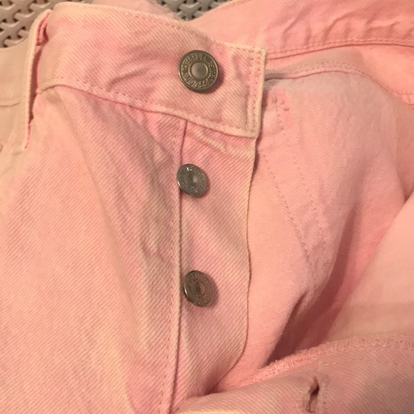 Levis size 29 cut off shorts in carnation pink - Picture 5 of 5